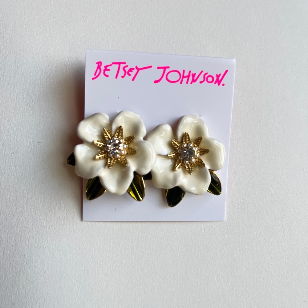 Betsey Johnson Gold and White Flower Earrings